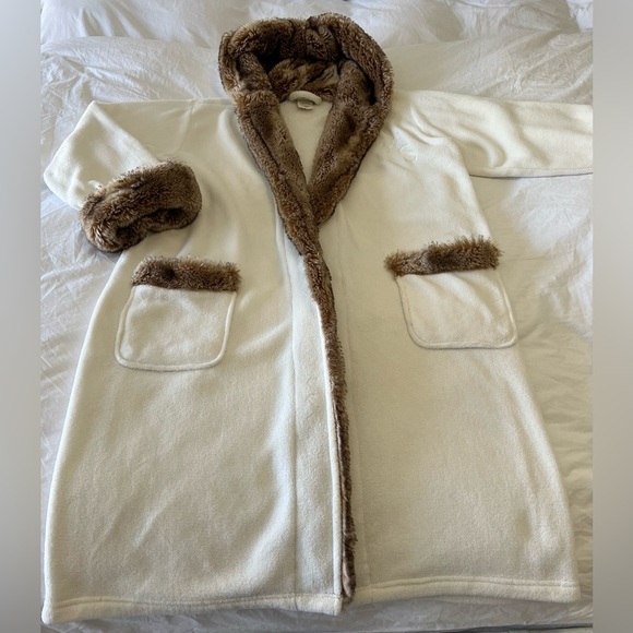 Pottery Barn | Women’s SZ M | Ivory Brown Faux Fur Trim Hooded Robe Monogram KS - Picture 3 of 13